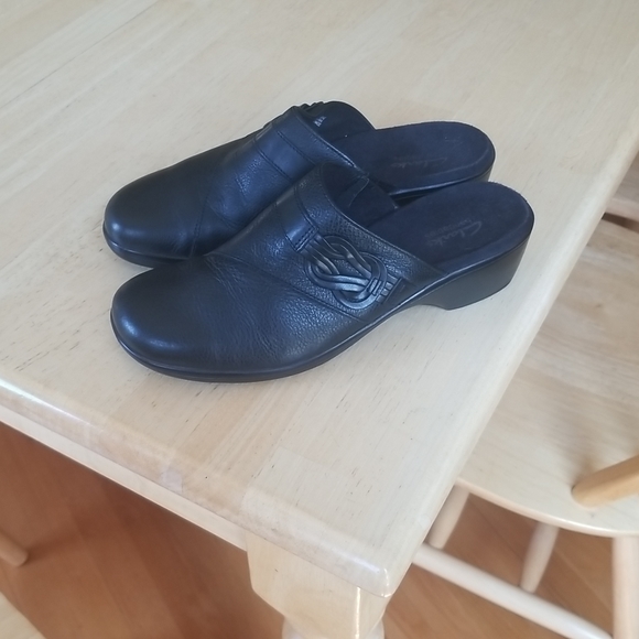Clogs - Picture 2 of 5